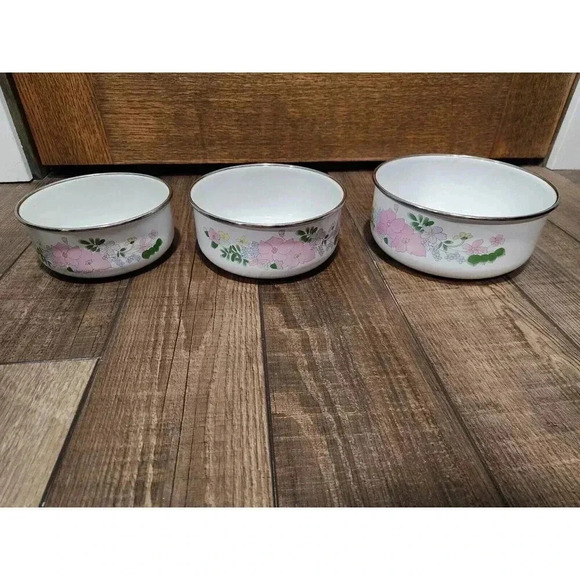 Kitchen Other - Vintage Kobe Kitchen Bowls Floral Pattern Enamel Metal Mixing Nesting Bowls